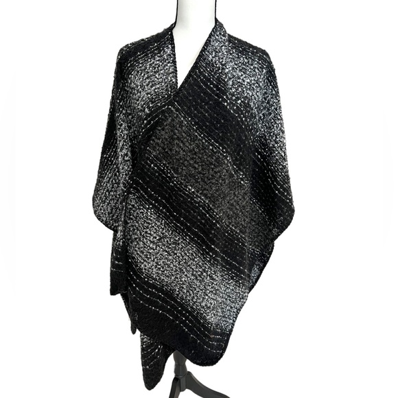 Woolrich Sweater Blanket Wrap Shall Poncho Black and Grey One Size - Picture 4 of 7